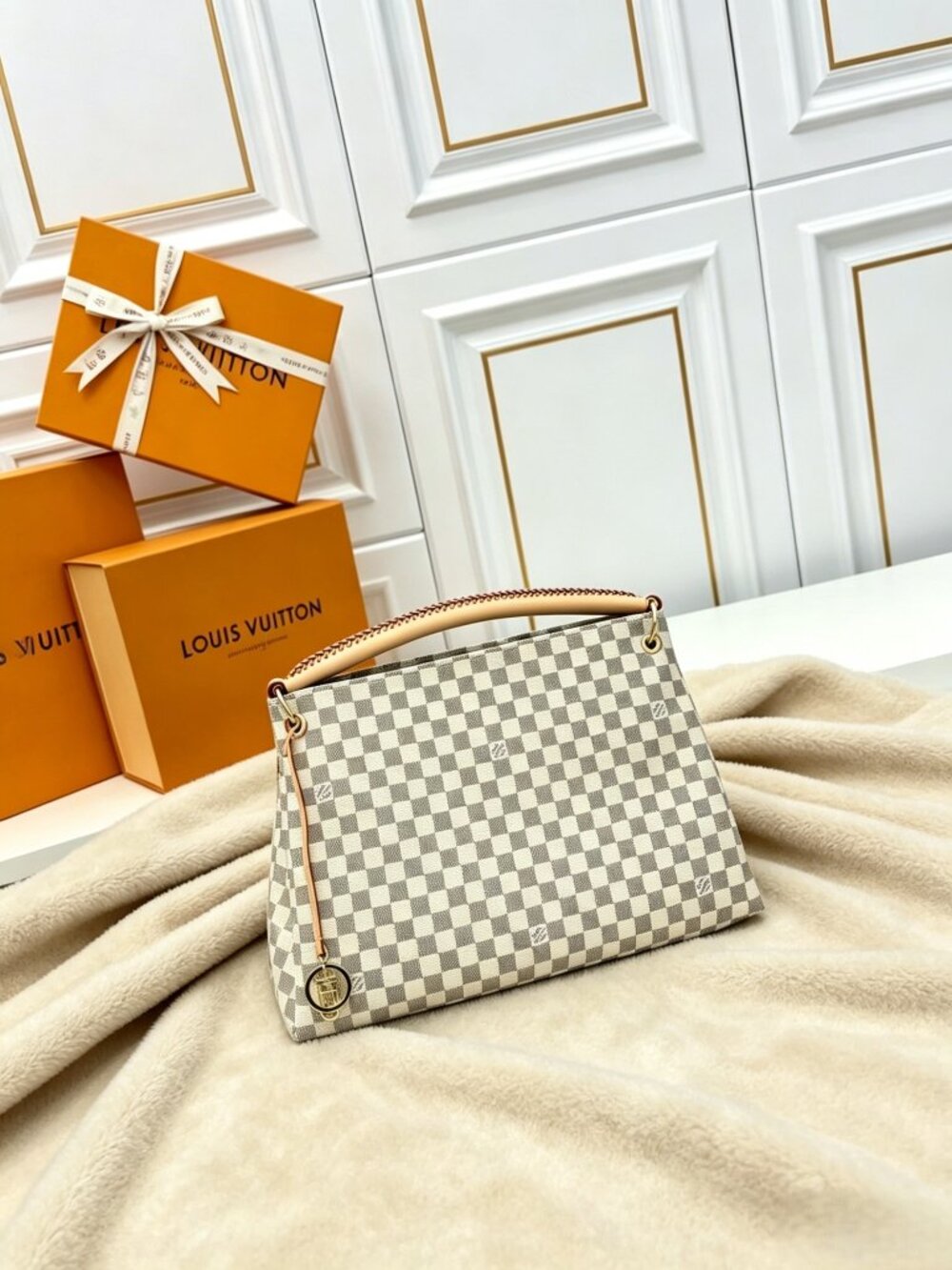 LOUIS VUITTON Artsy MM in Damier Azur Canvas